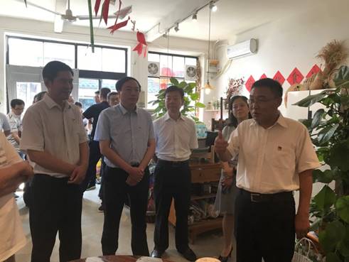 西城区区委书记卢映川、副书记王飞一行调研白塔寺街区整理项目